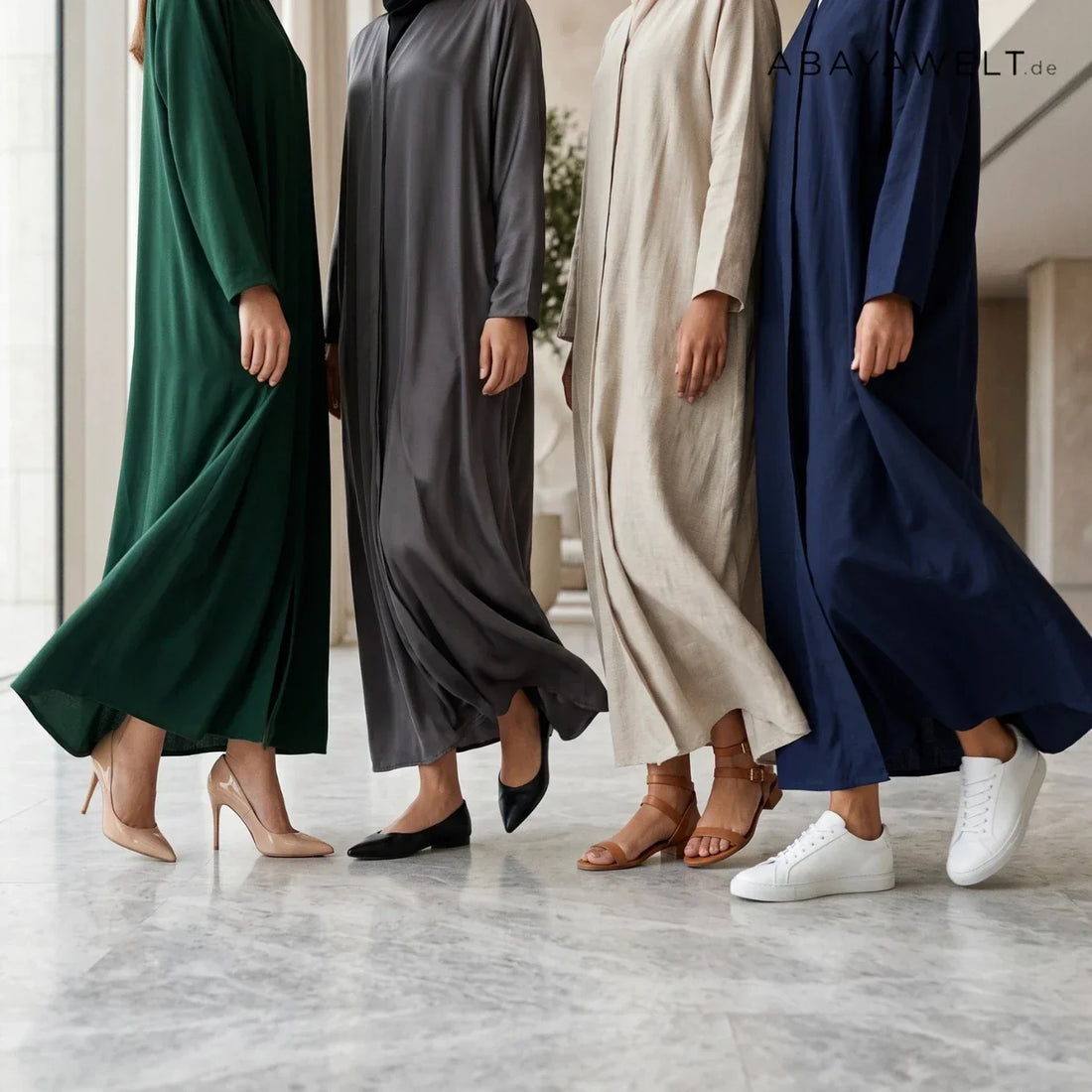 Vier Abaya-Outfits mit Pumps, Ballerinas, Sandalen und weißen Sneakern
