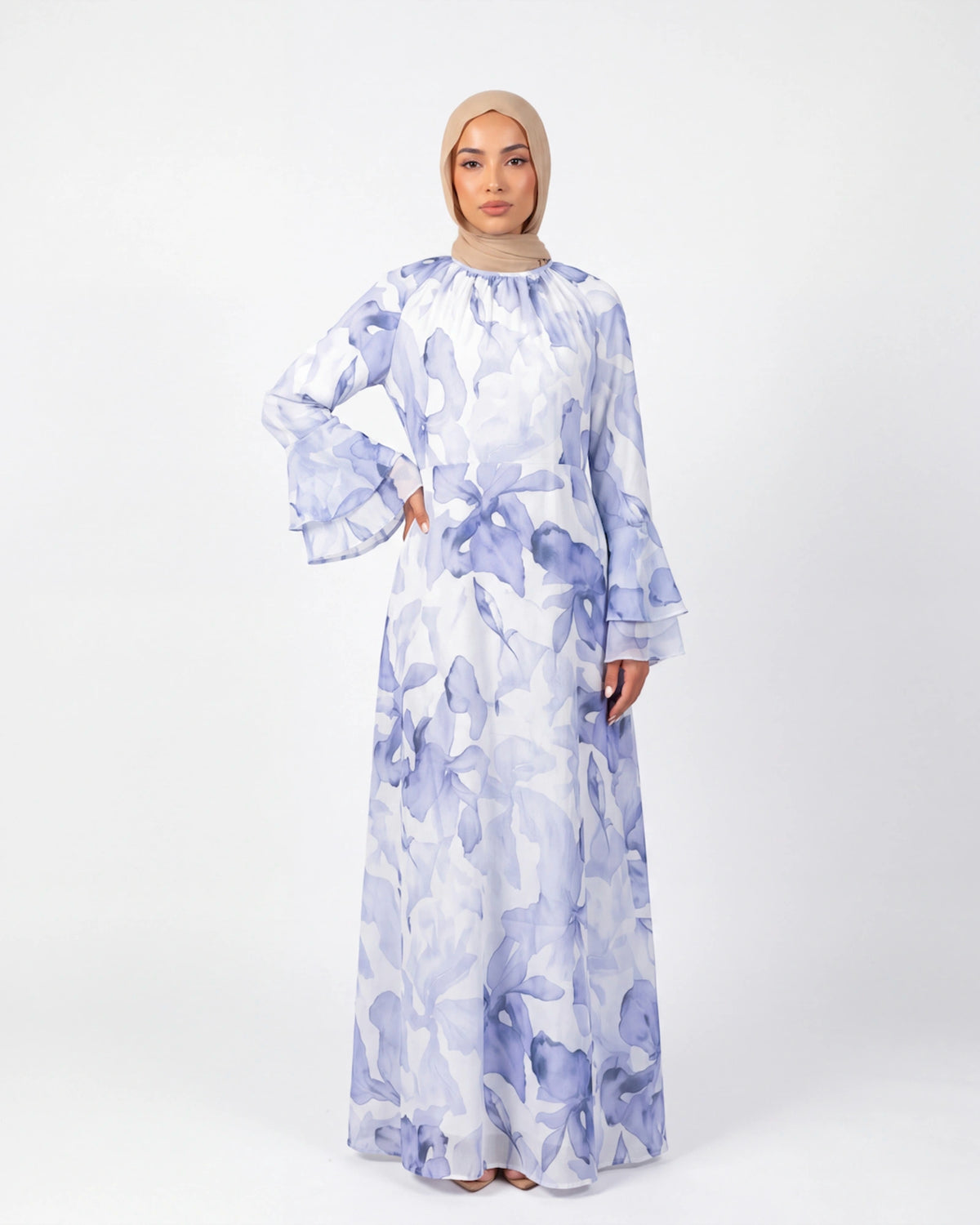 Amira Bloom Kleid in Lila – florales Maxikleid mit Volantärmeln