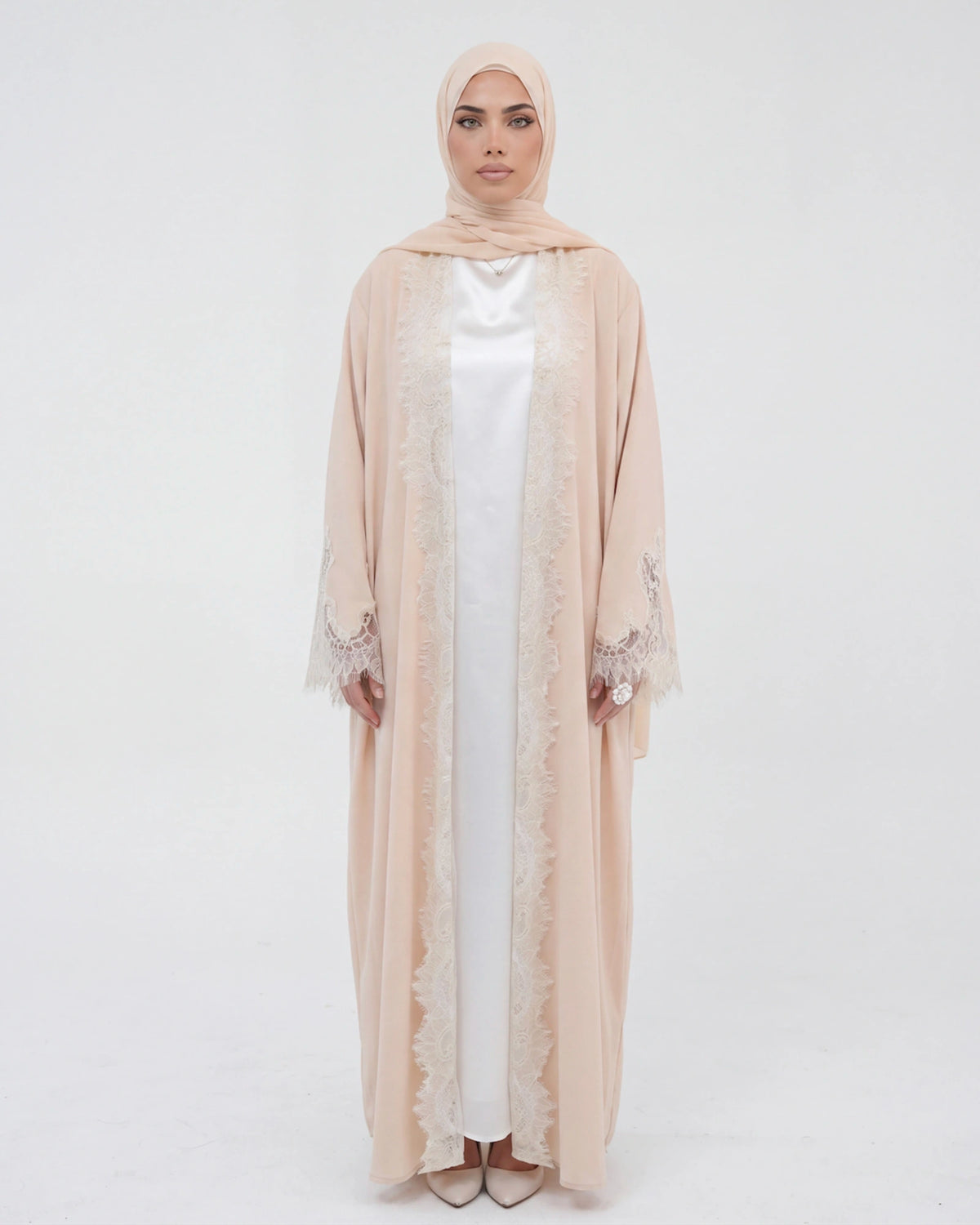 Amira Lace Kimono Abaya Set in Apricot – offene Abaya mit Spitzenbesatz