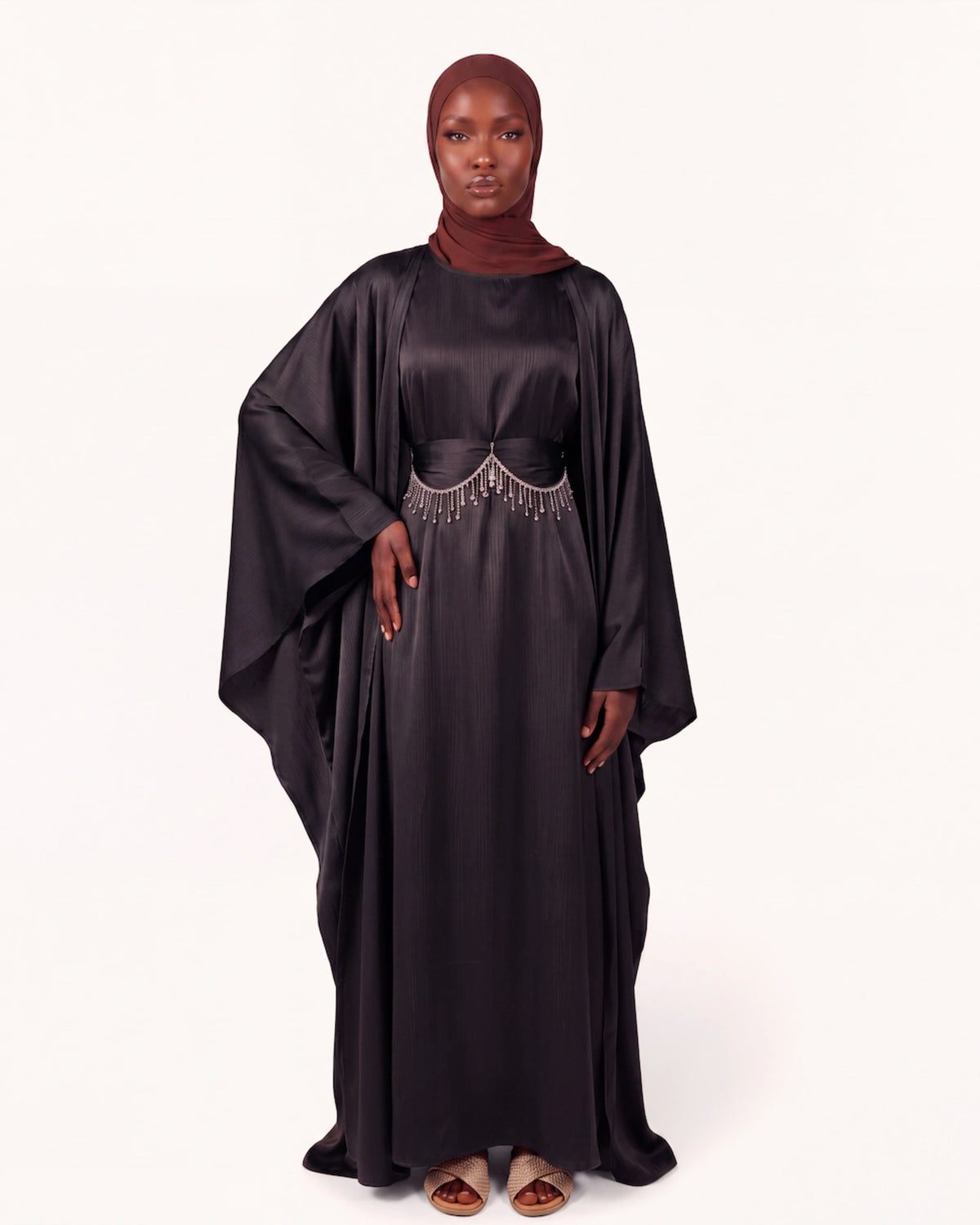 Ayla Chain Abaya in Schwarz – elegantes Abaya Set mit Kristallketten