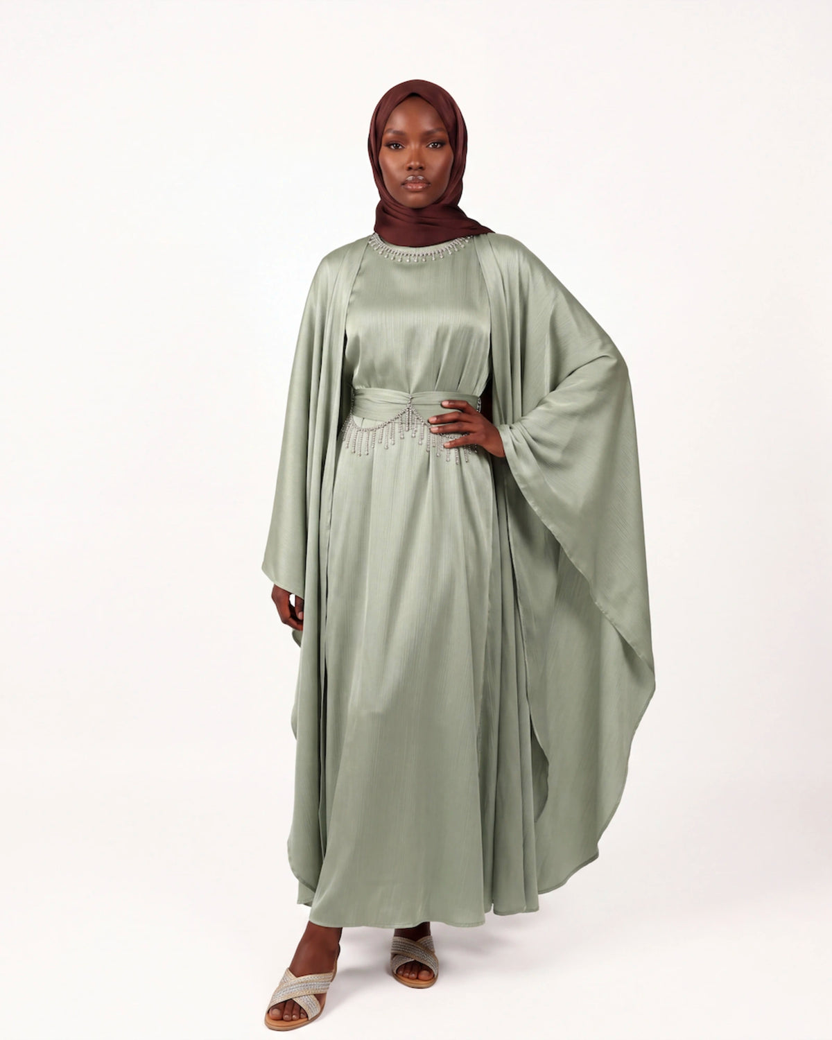 Ayla Chain Abaya in Grün – fließendes Abaya Set mit Kristalldetails