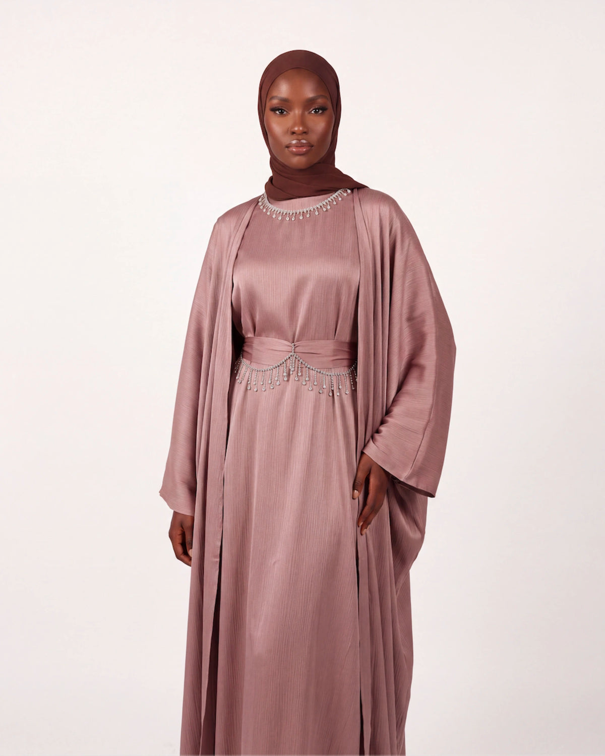 Ayla Chain Abaya in Pink – fließendes Abaya Set mit Kristalldetails