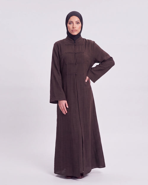 Ayla Textured Abaya Set in Braun – lange Abaya mit dekorativen Frontdetails