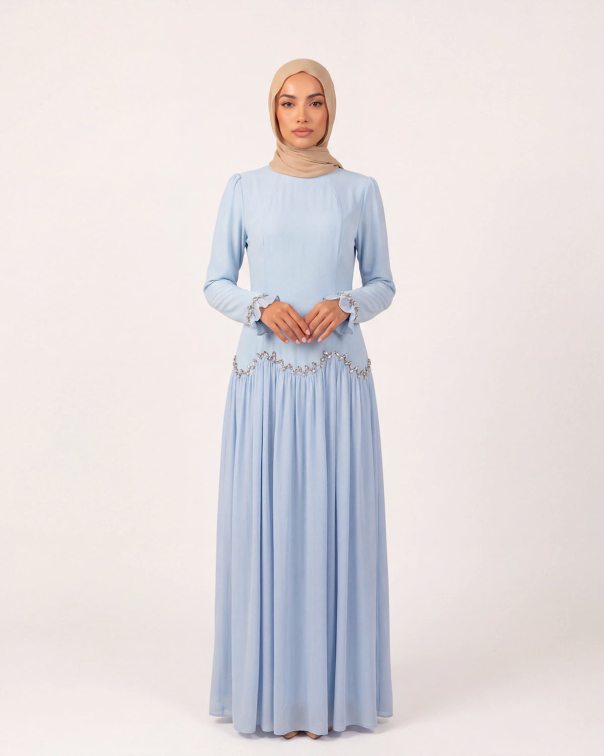 Layla Crystal Dress in Blau – elegantes Maxikleid mit Kristallverzierung
