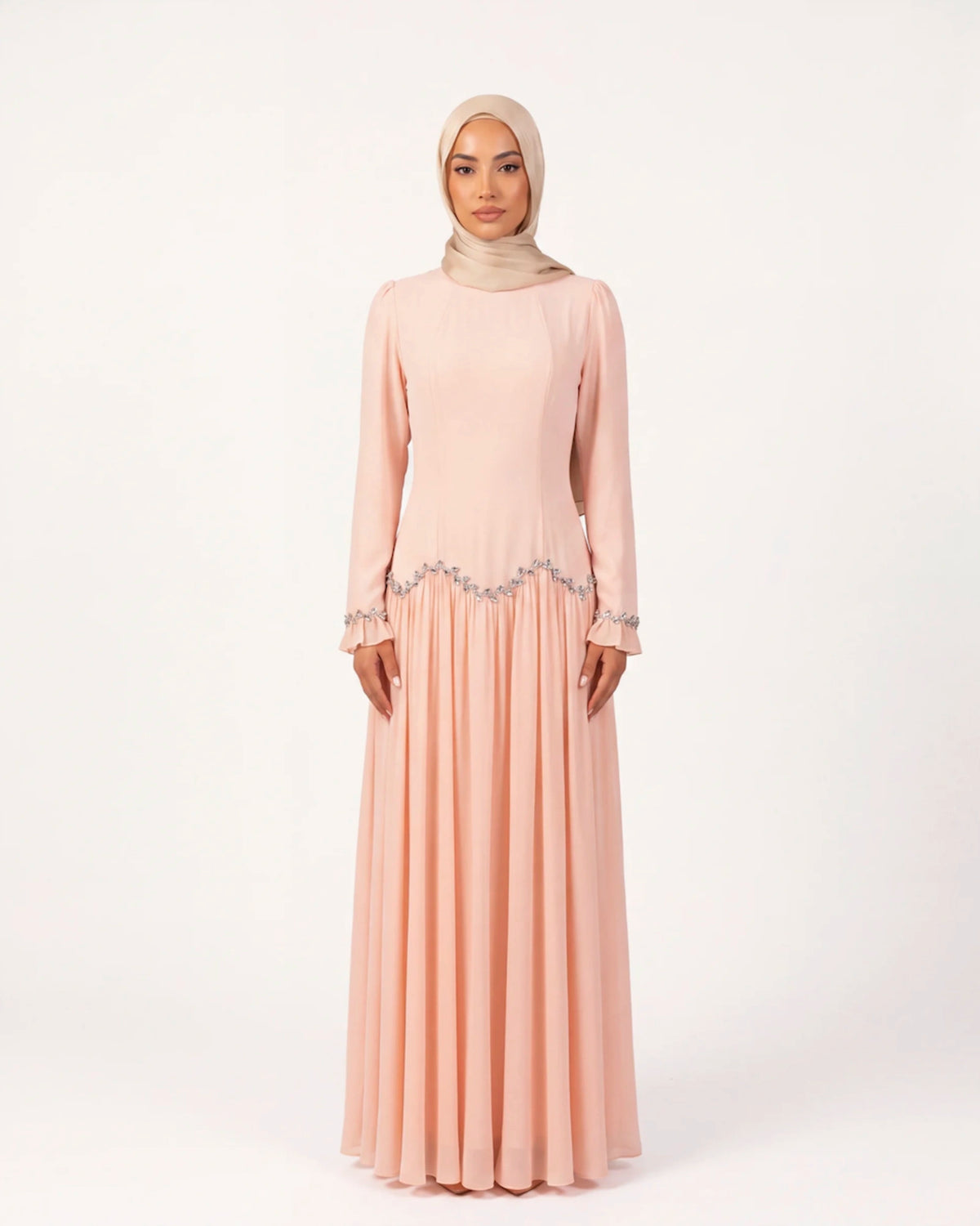 Layla Crystal Dress in Rosa – festliches Maxikleid mit Kristallverzierung