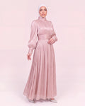 Liyana Draped Dress in Rosa – fließendes langes Kleid mit taillierendem Gürtel