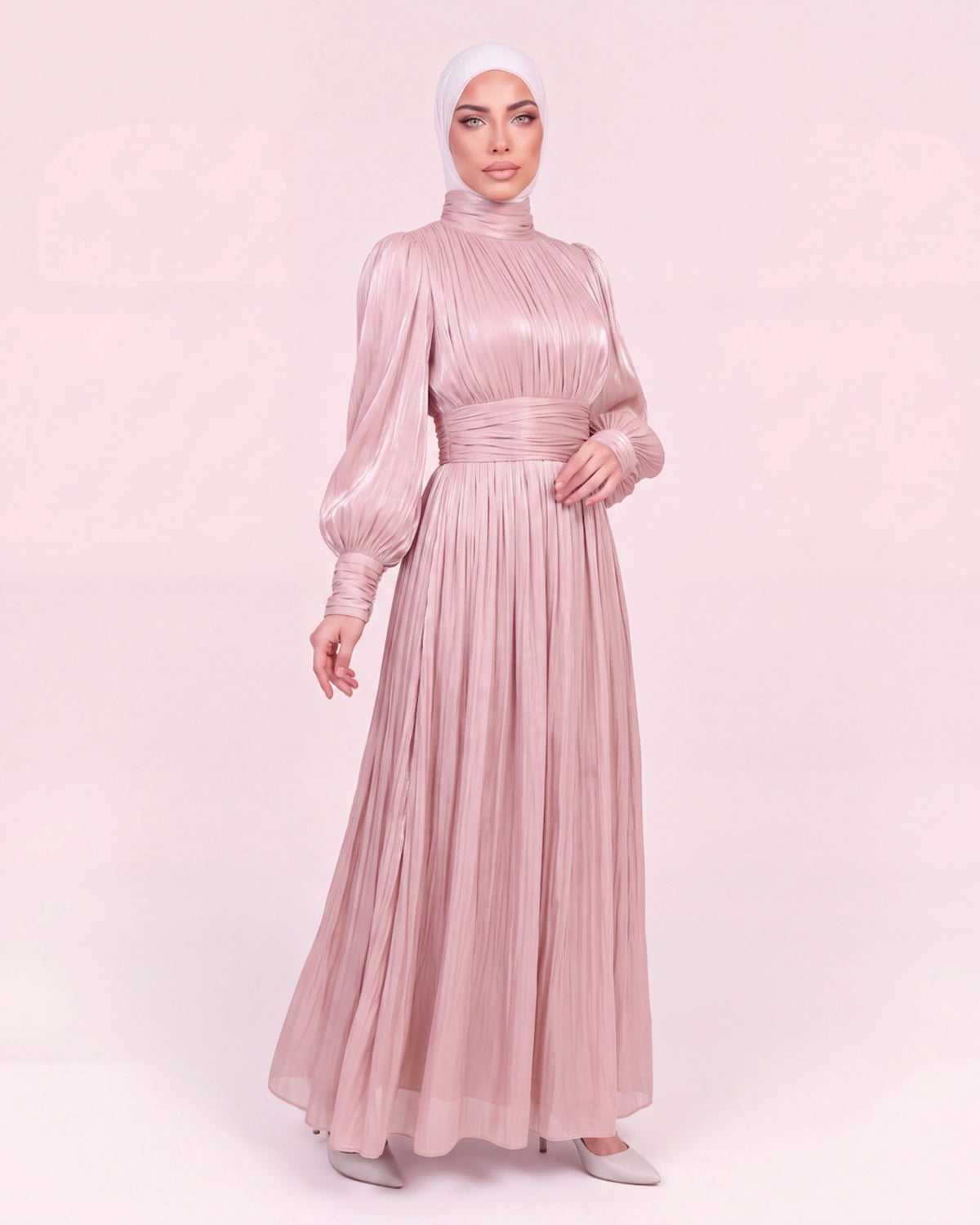 Liyana Draped Dress in Rosa – fließendes langes Kleid mit taillierendem Gürtel
