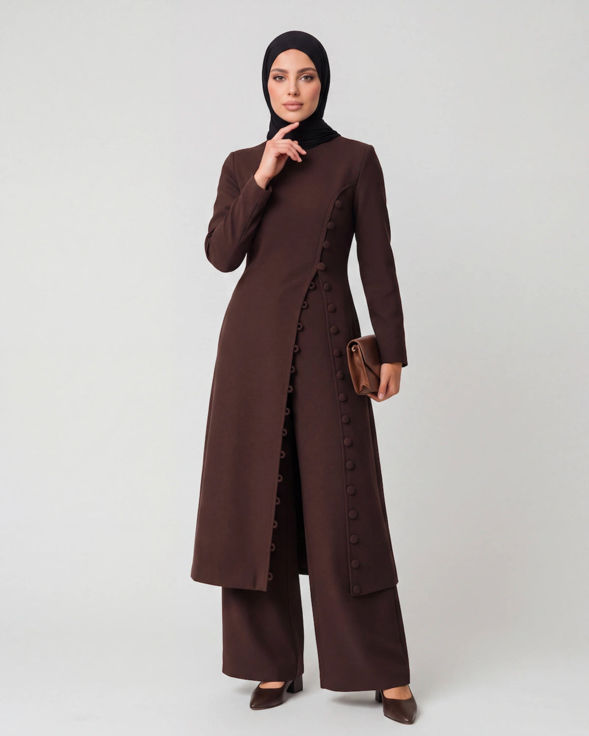 Nahla Linen Set in Braun – elegantes 2-teiliges Leinen-Set mit Knopfdetails
