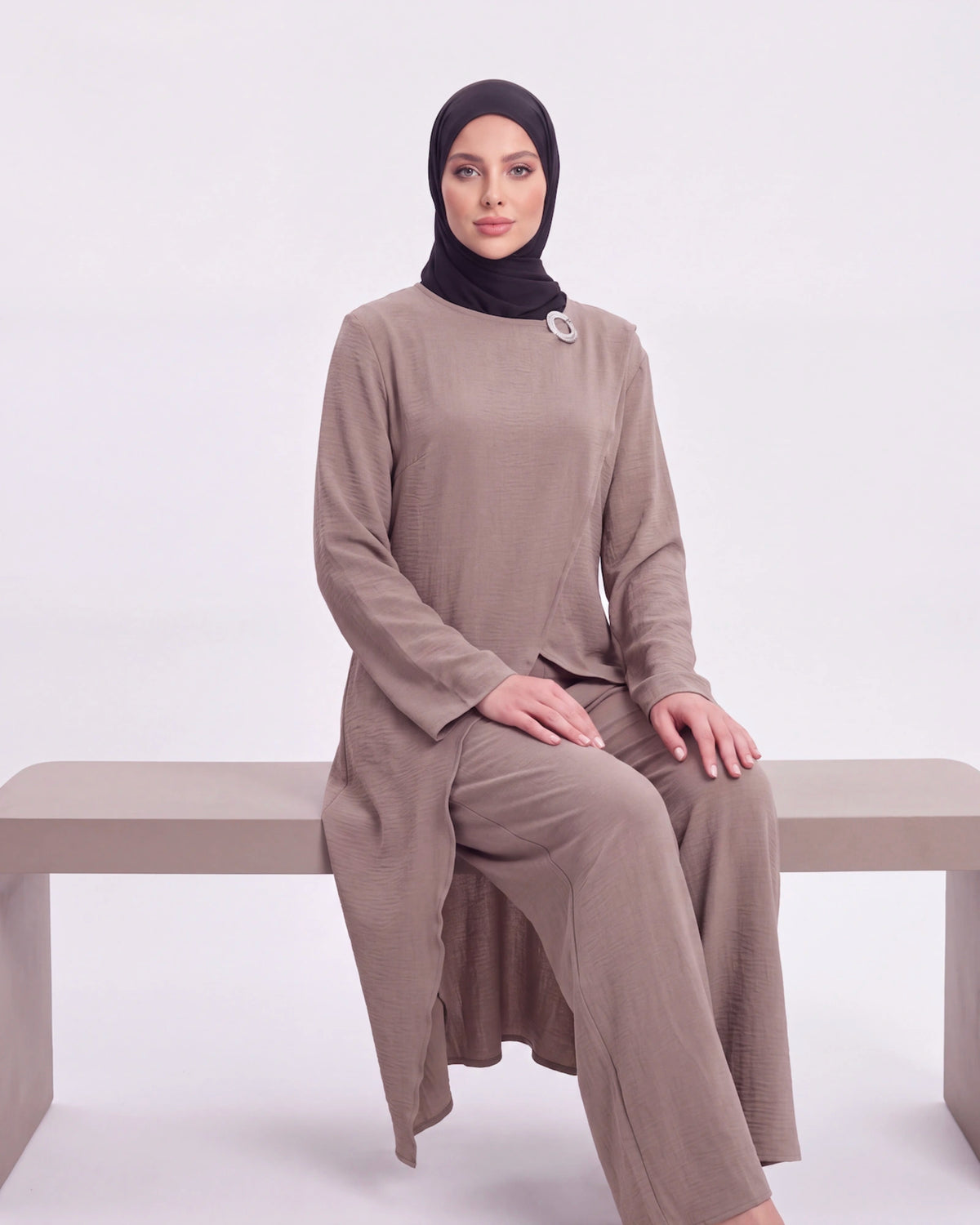 Noura Layered Set in Beige – 2-teiliges Set mit asymmetrisch geschichtetem Oberteil