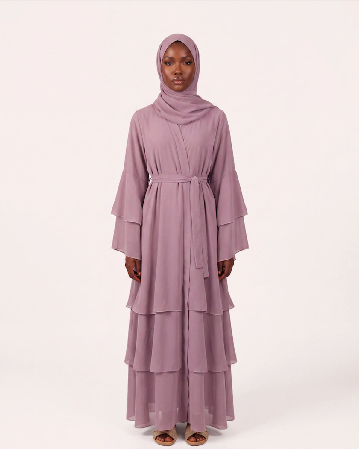 Noura Ruffle Set in Lila – festliches Abaya-Set mit mehrlagigen Volants