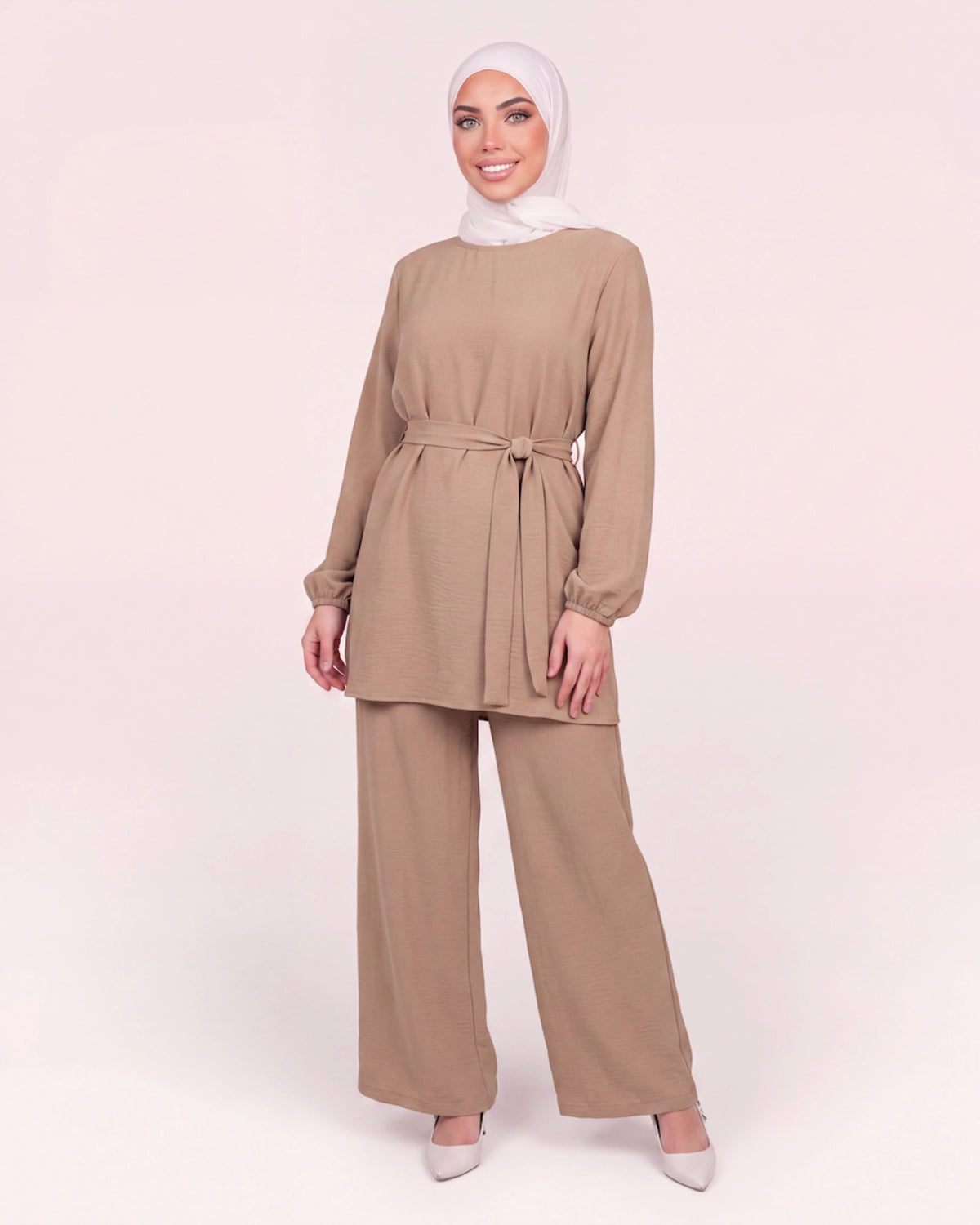Safa Linen Set in Beige – 2-teiliges Set mit taillierbarem Tunika-Oberteil und weiter Hose