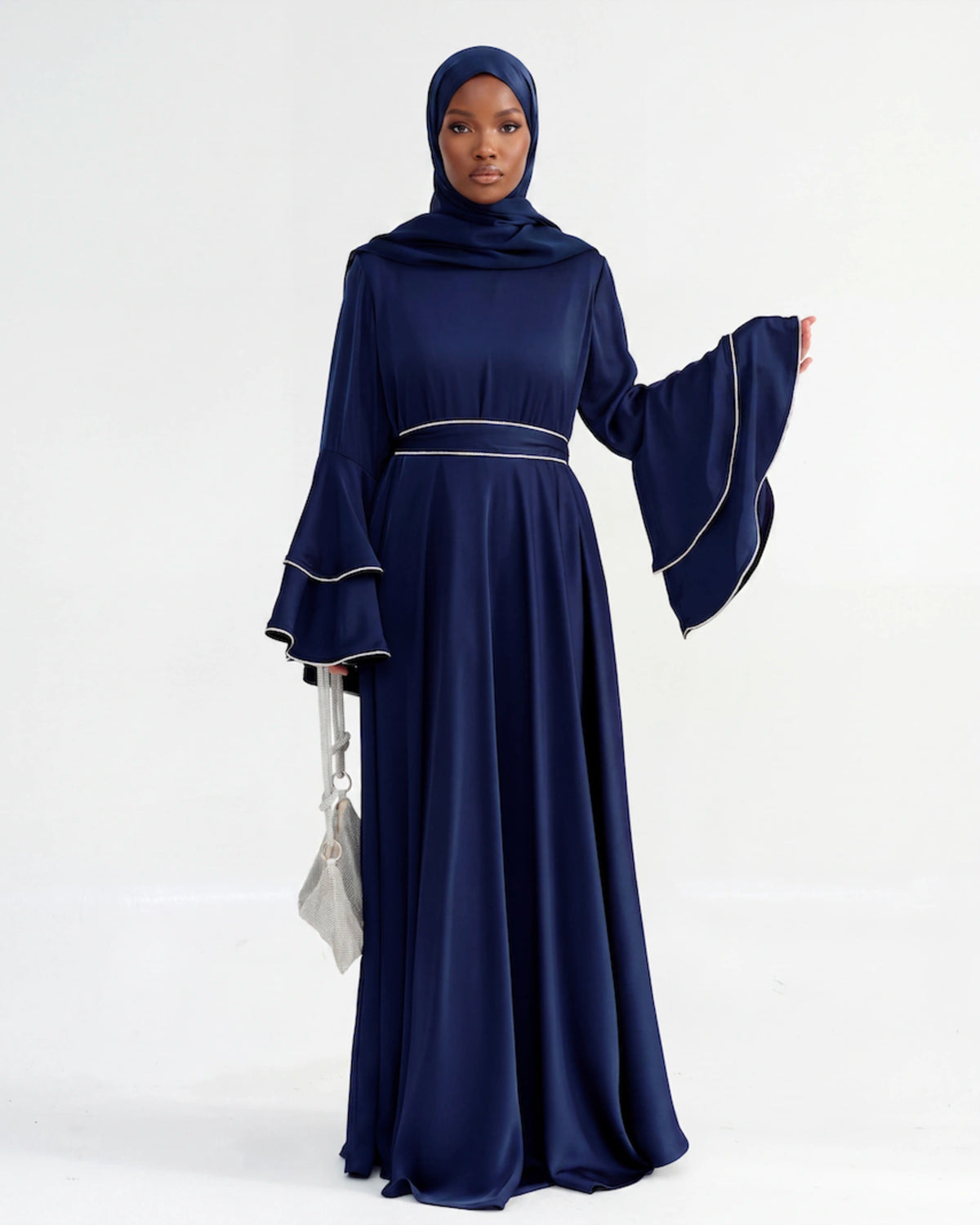 Soraya Bell Sleeve Abaya in Blau – fließende Abaya mit mehrlagigen Glockenärmeln