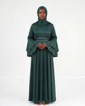 Soraya Bell Sleeve Abaya in Grün – lange Abaya mit ausgestellten Glockenärmeln und Bindegürtel