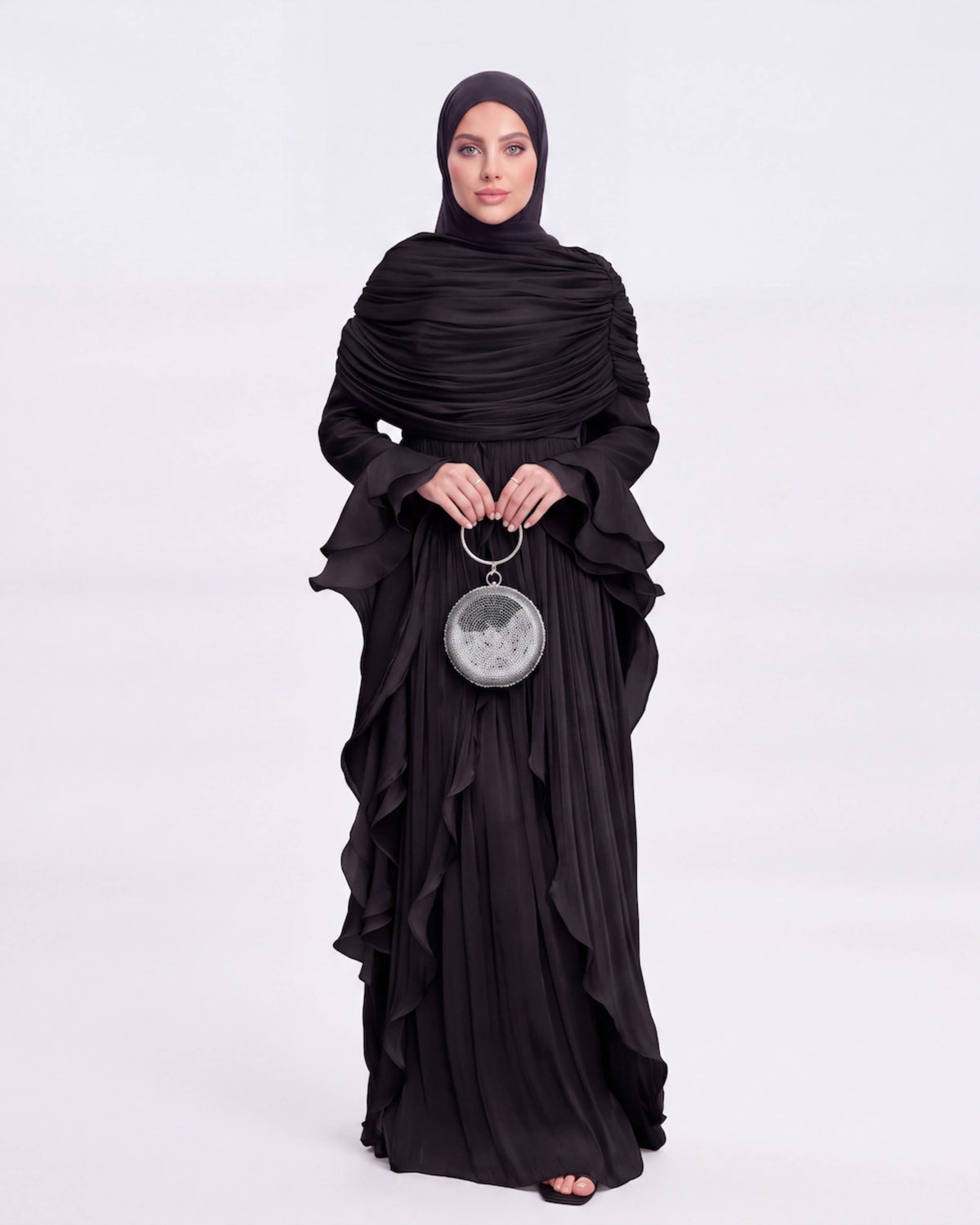 Zahra Layered Dress in Schwarz – festliches Plisseekleid mit mehrlagigen Volants