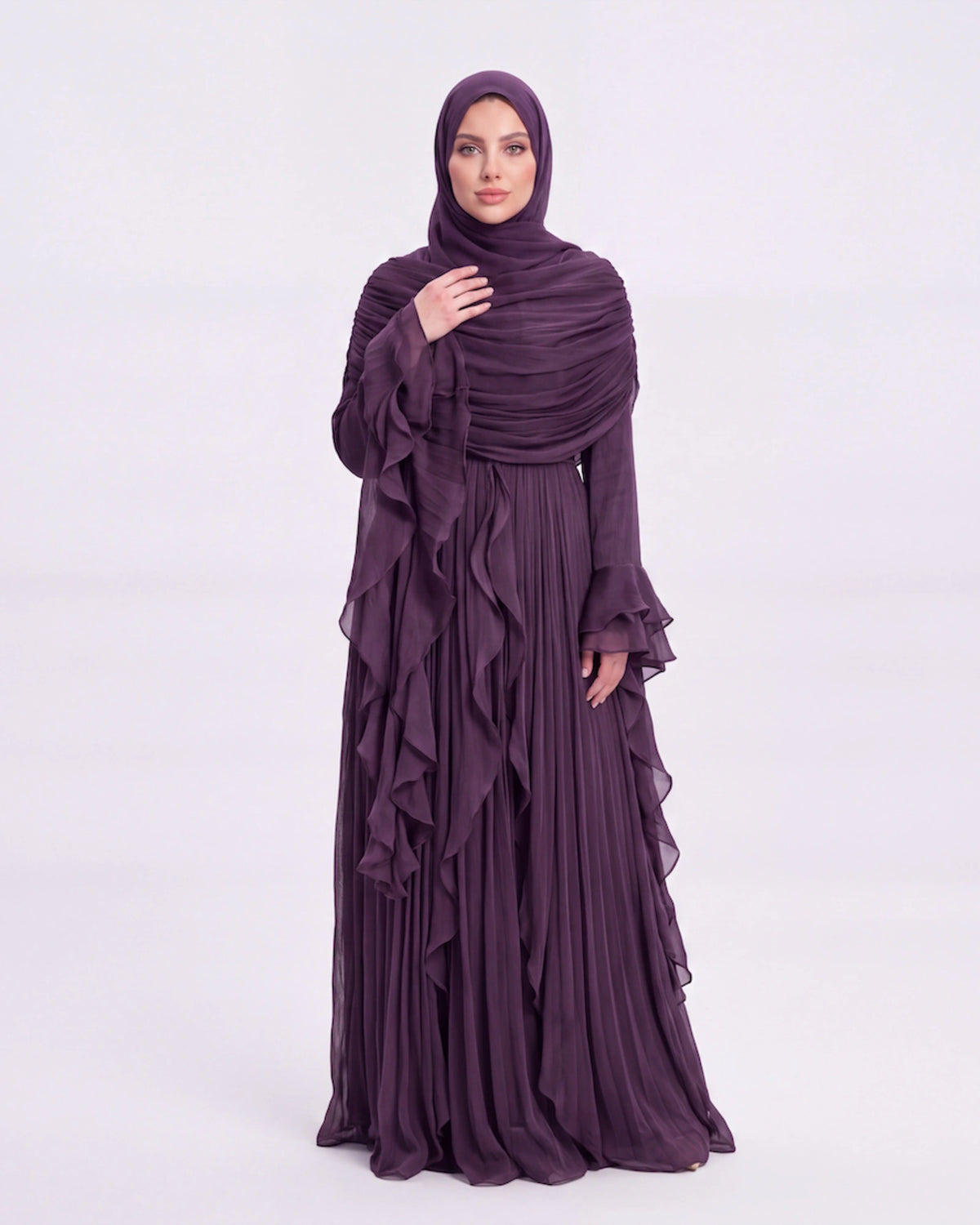 Zahra Layered Dress in Lila – langes Plisseekleid mit mehrlagigen Volants