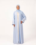 Zayna Satin Abaya in Blau – offene Satin-Abaya mit aufwendig bestickten Ärmelabschlüssen